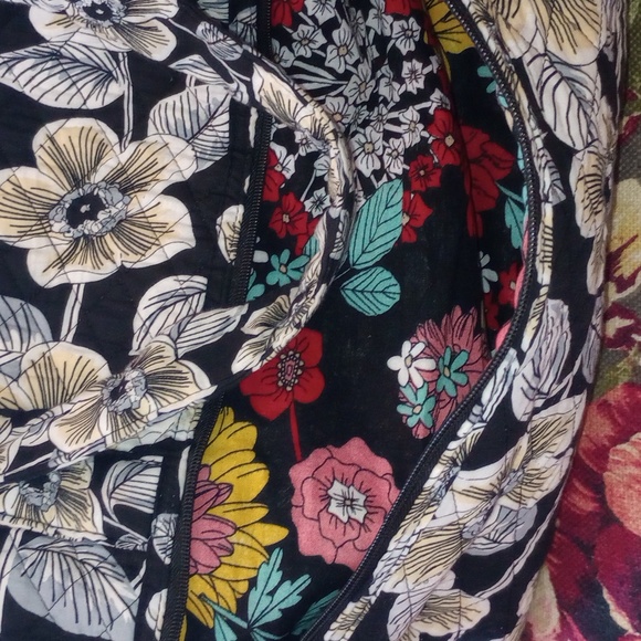 La Reina Large Duffle Carry on Bag with matching little coin Very Good Condition - Picture 5 of 10